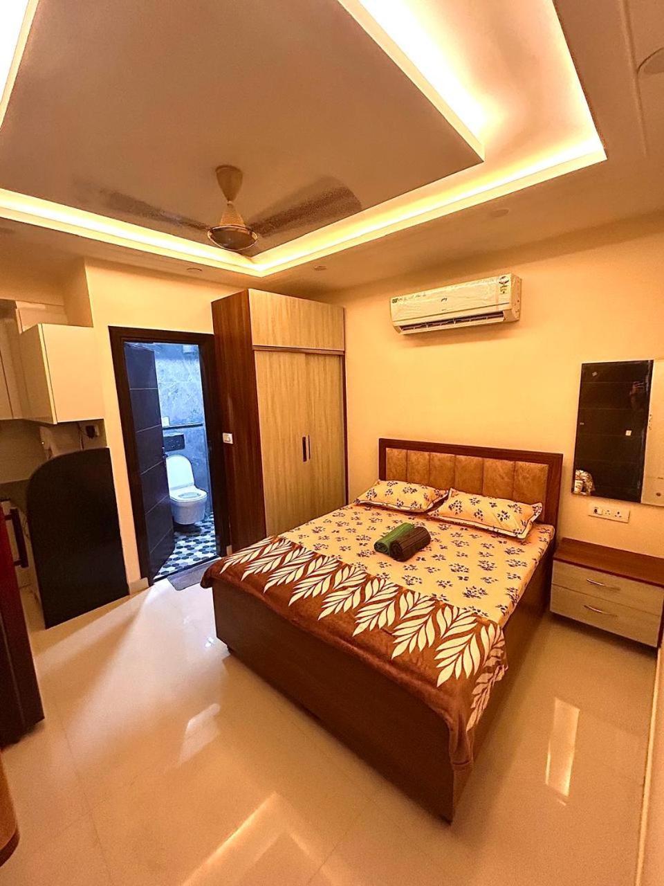 The Hideaway In South Delhi Apartment